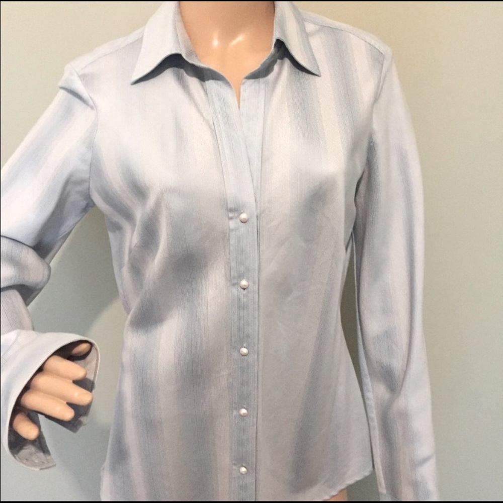 Banana Republic pearl button-Up Shirt small